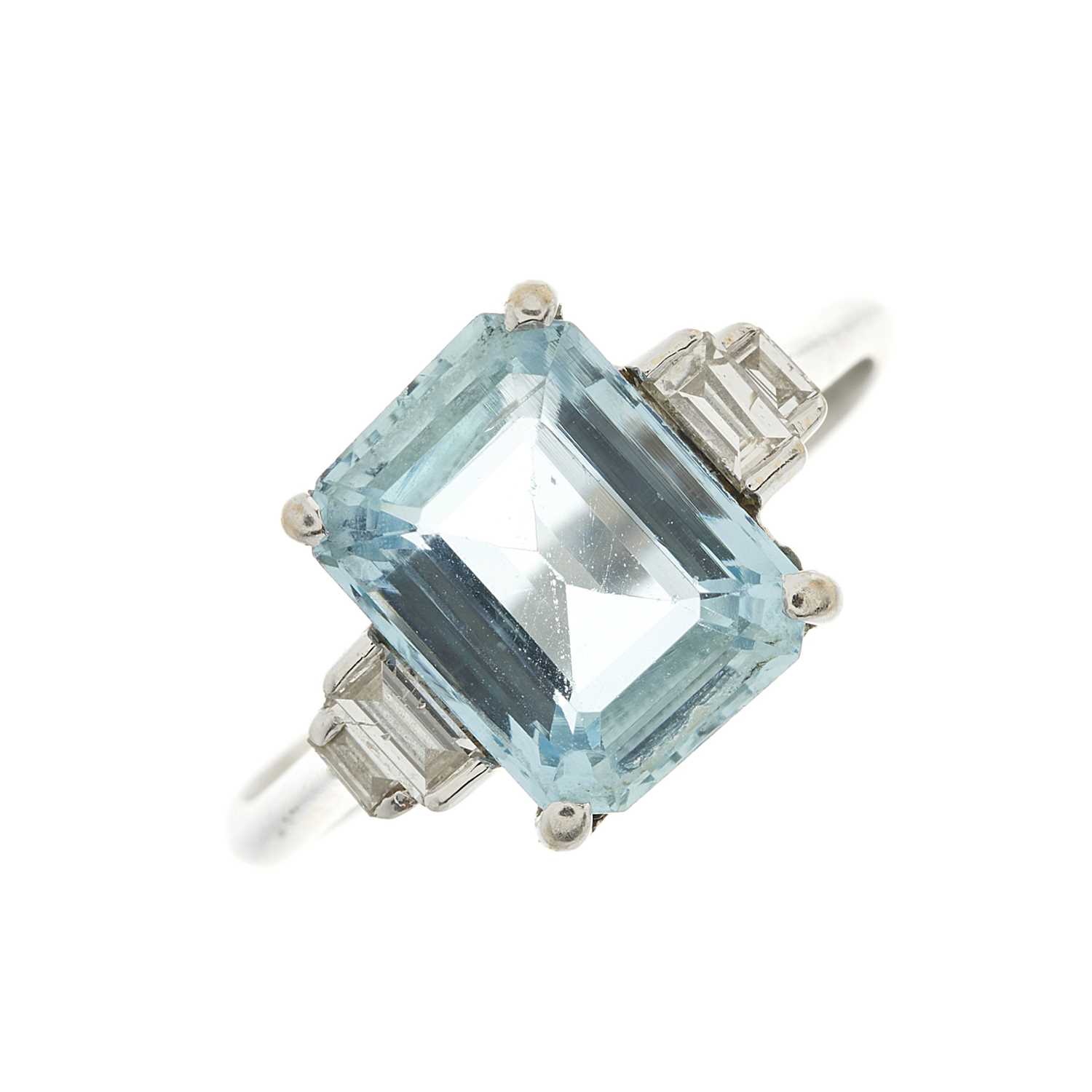 Lot 29 - An 18ct gold aquamarine and diamond dress ring,...