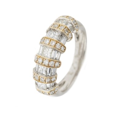Lot 92 - An 18ct gold diamond dress ring