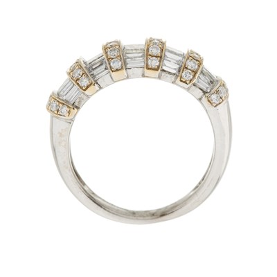 Lot 92 - An 18ct gold diamond dress ring