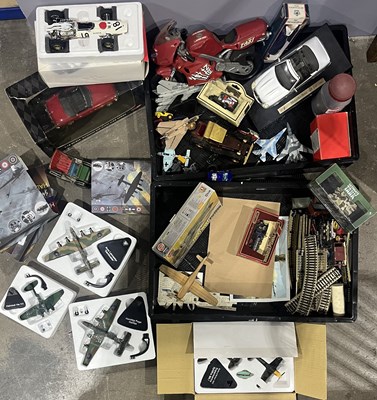 Lot 34 - A selection of diecast and other models of...