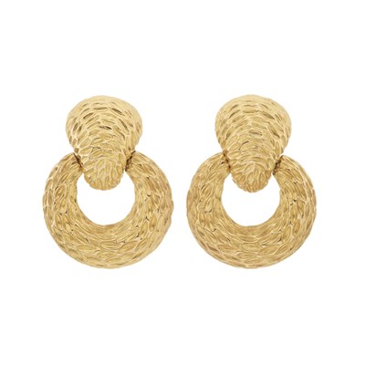 Lot 143 - Vourakis (attrib.), a pair of 18ct gold clip earrings