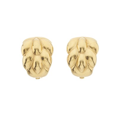 Lot 96 - A pair of 18ct gold clip earrings