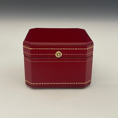 Lot 63 - Cartier, an 18ct white gold diamond, emerald and onyx Panthere de Cartier ring