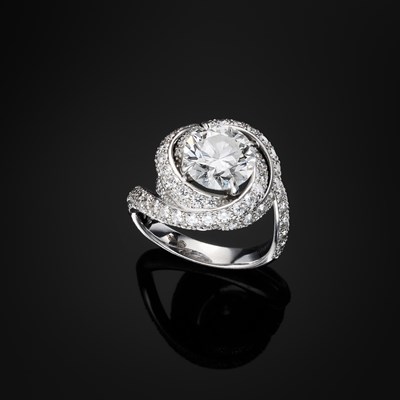 Lot 149 - Cartier, a platinum diamond Trinity Ruban single-stone ring