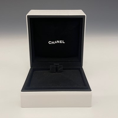Lot 64 - Chanel, an 18ct gold diamond Fil de Camelia dress ring