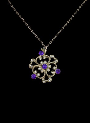 Lot 9 - An Edwardian 9ct gold amethyst and split pearl pendant, with chain