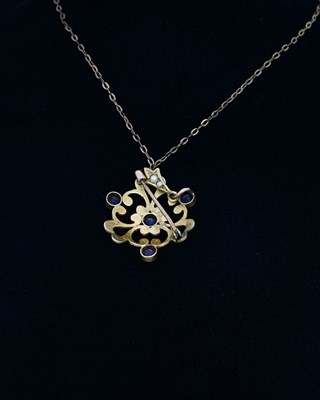 Lot 9 - An Edwardian 9ct gold amethyst and split pearl pendant, with chain