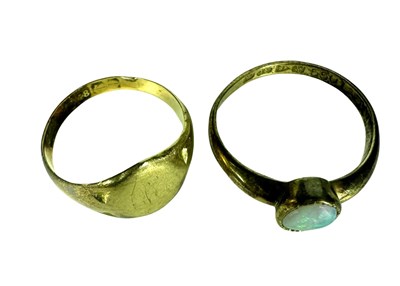 Lot 416 - Two 18ct gold rings