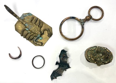 Lot 416 - A selection of various items, including ring head