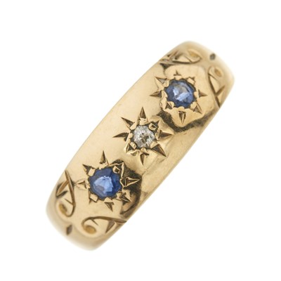Lot 2 - An Edwardian 18ct gold sapphire and old-cut diamond three-stone band ring