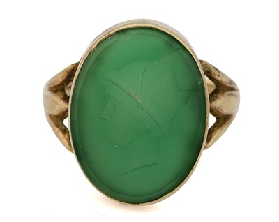 Lot 378 - An early 20th century 9ct gold chrysoprase intaglio ring