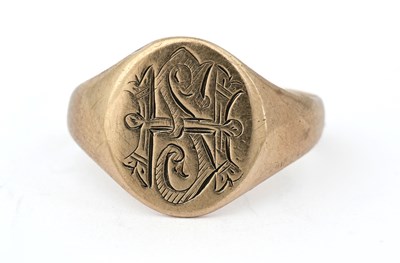 Lot 397 - An early 20th century 9ct gold signet ring