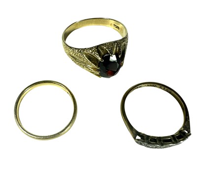Lot 414 - Three 9ct gold rings