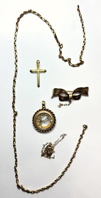 Lot 461 - A selection of 9ct gold and yellow metal jewellery