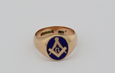 Lot 12 - An early 20th century 9ct gold enamel Masonic signet ring