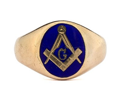 Lot 12 - An early 20th century 9ct gold enamel Masonic signet ring