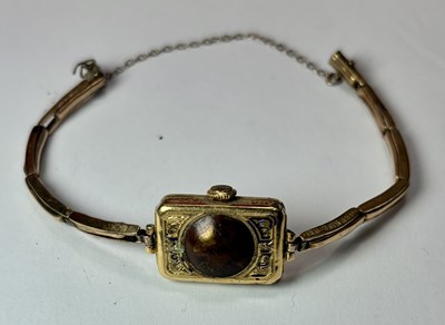 Lot 394 - An early 20th century 18ct gold expanding bracelet wrist watch, AF