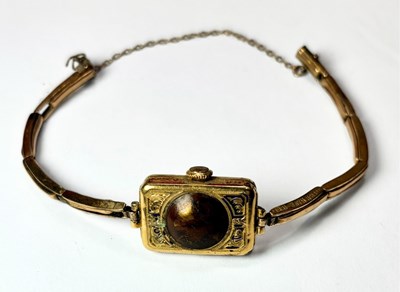 Lot 394 - An early 20th century 18ct gold expanding bracelet wrist watch, AF