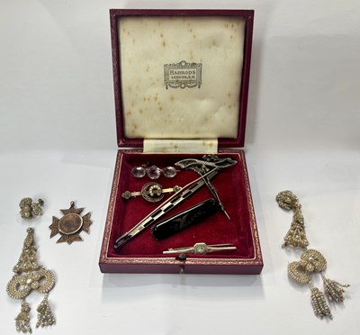Lot 433 - A selection of mainly Victorian jewellery