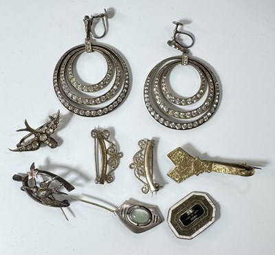 Lot 443 - A selection of early 20th century jewellery
