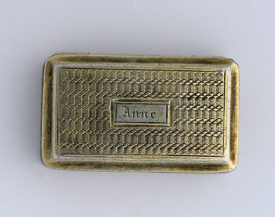 Lot 33 - A George IV silver gilt castle top vinaigrette,...