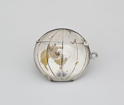 Lot 43 - An Edwardian silver novelty vesta case, by...