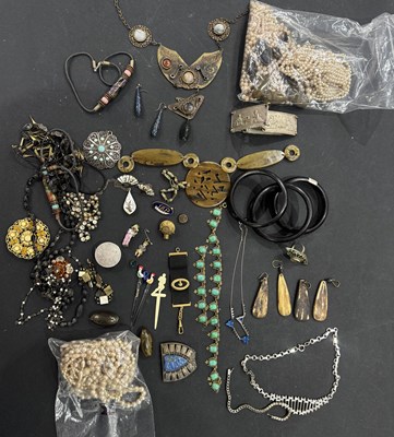Lot 227 - A selection of mainly jewellery and loose beads