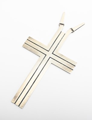 Lot 291 - A large John Michael Driver silver pectoral...