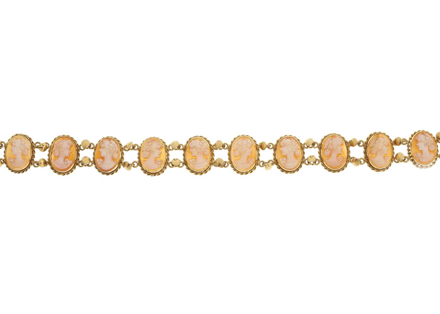 Lot 101 - An 18ct gold shell cameo bracelet, with...