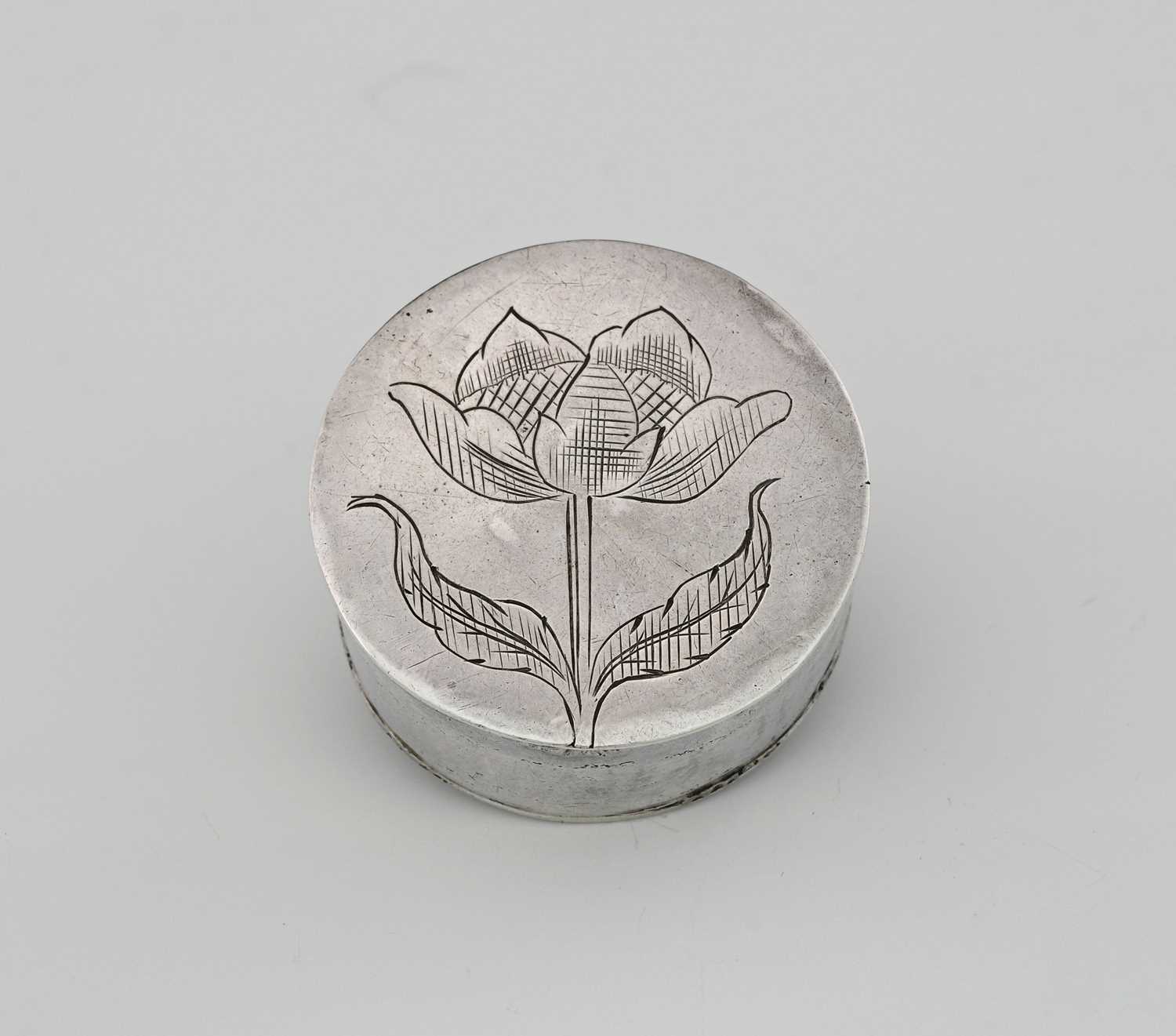 Lot 101 - A late seventeenth-century small silver box...