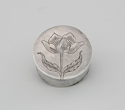 Lot 101 - A late seventeenth-century small silver box...