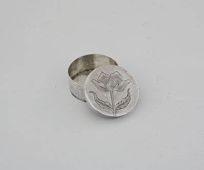Lot 101 - A late seventeenth-century small silver box...