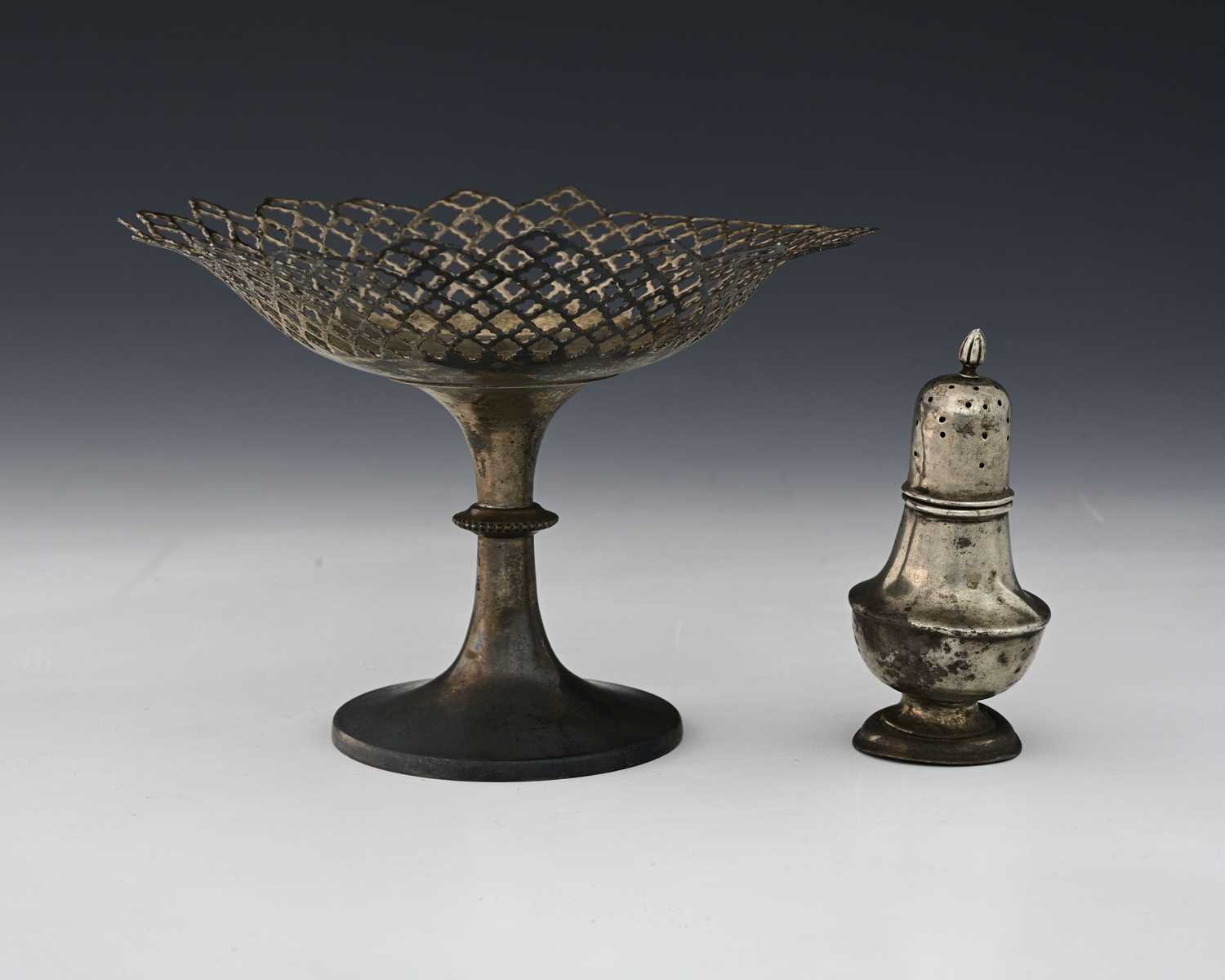 Lot 86 - A George V silver pierced pedestal dish, by...