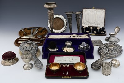 Lot 286 - A group of silver and white metal wares, to...