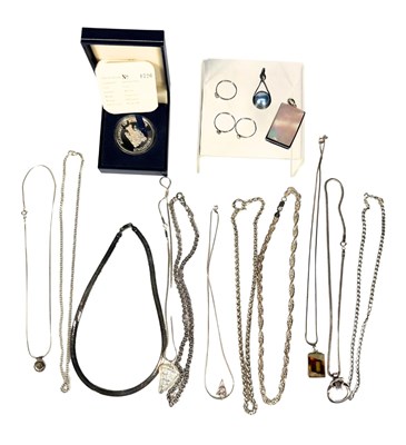 Lot 396 - A selection of silver and white metal jewellery