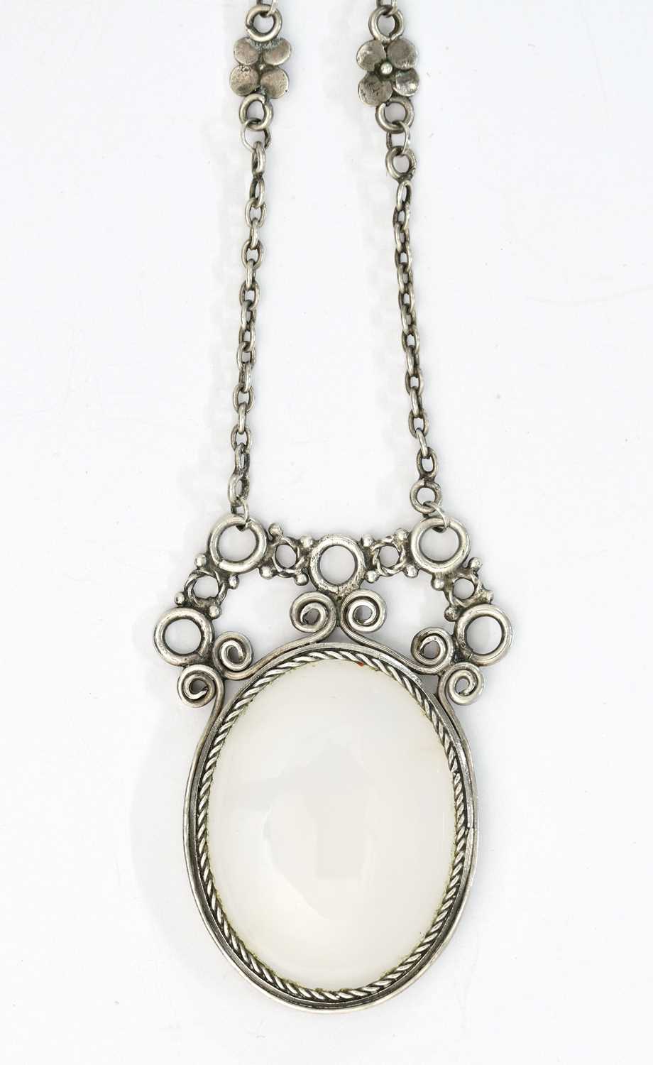 Lot 28 - An Arts and Crafts silver and agate necklace,...