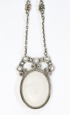 Lot 28 - An Arts and Crafts silver and agate necklace,...