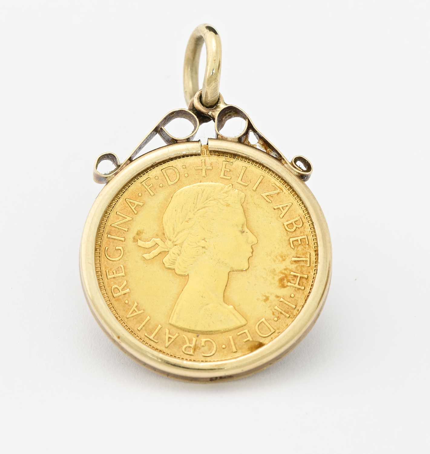 Lot 2 - A full sovereign pendant