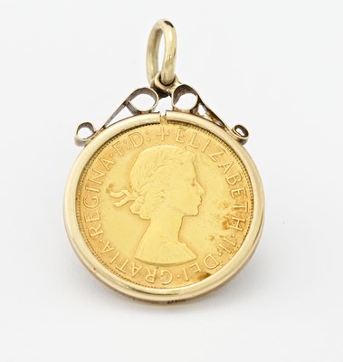 Lot 2 - A full sovereign pendant