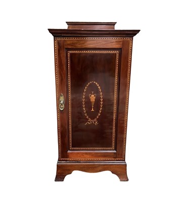 Lot 587 - An Edwardian mahogany pot cupboard, boxwood...