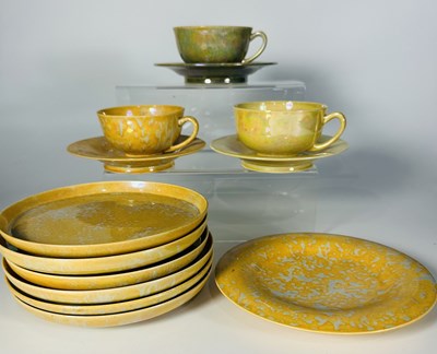 Lot 179 - A mixed collection of Ruskin pottery,...