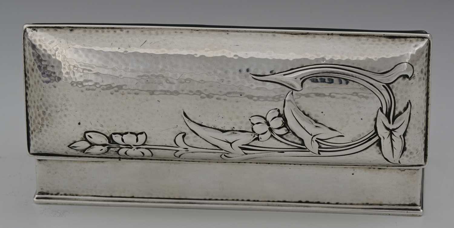 Lot 49 - An Arts and Crafts silver box, Deakin and...