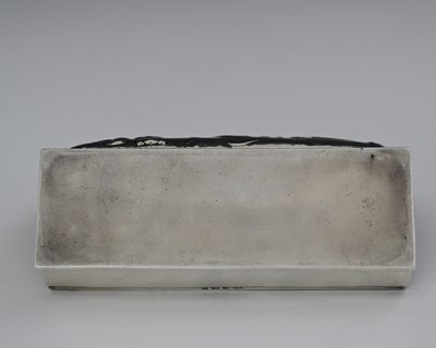 Lot 49 - An Arts and Crafts silver box, Deakin and...