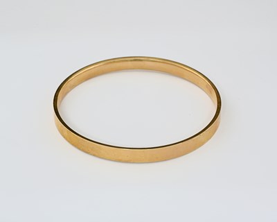 Lot 36 - A mid 20th century bangle