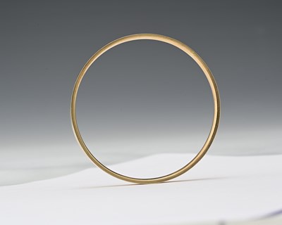 Lot 36 - A mid 20th century bangle