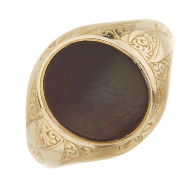 Lot 9 - A late Victorian 15ct gold carnelian signet ring