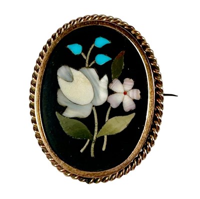 Lot 422 - A late Victorian pietra dura brooch