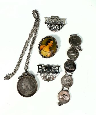 Lot 395 - A selection of silver and white metal jewellery items