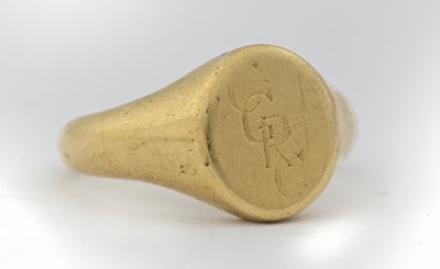 Lot 478 - An 18ct gold signet ring