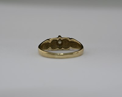 Lot 3 - A 9ct gold diamond ring